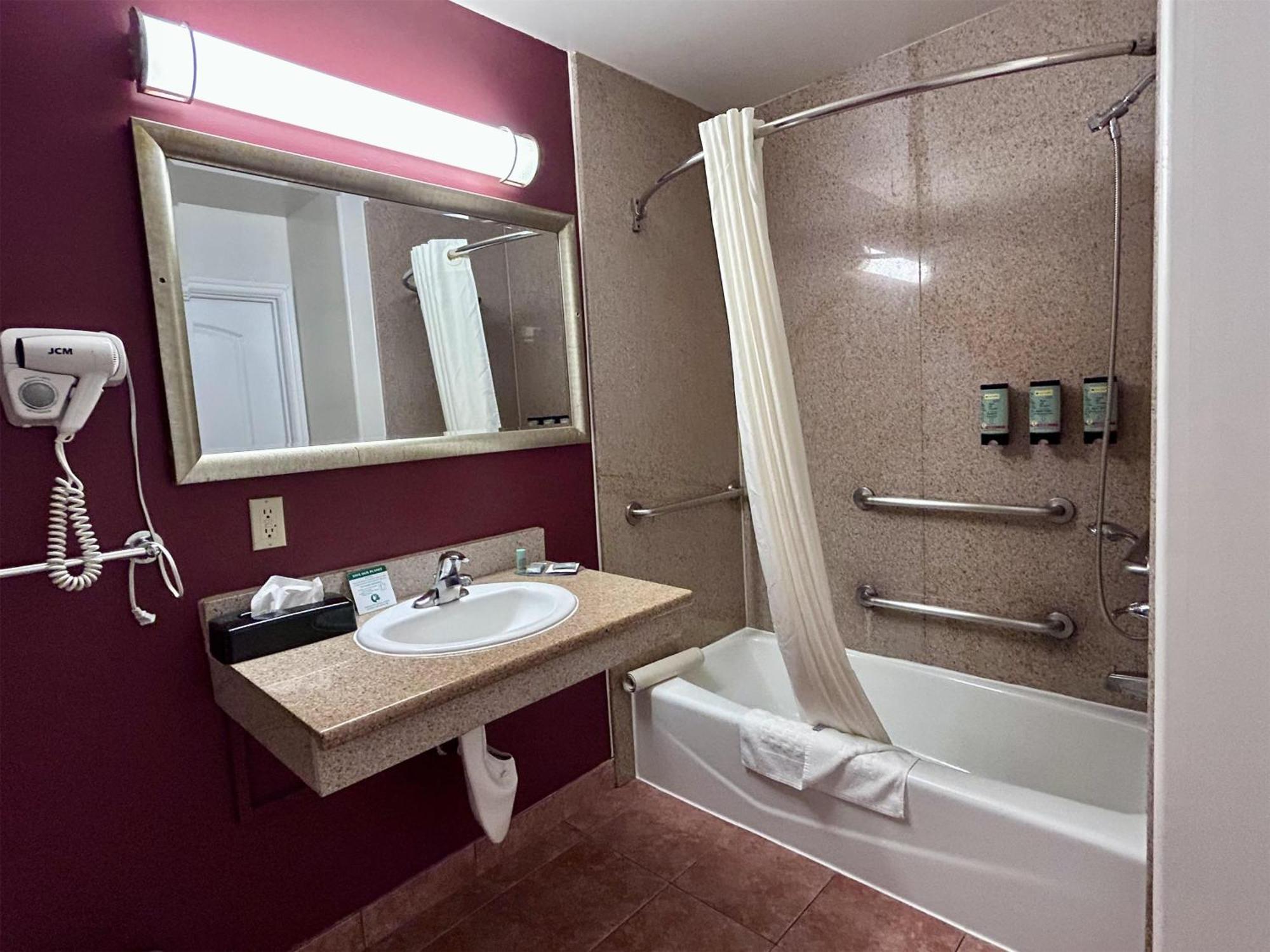 Hotel Western Burbank Airport 3*